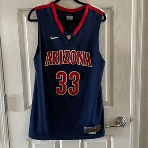 Mens University of Arizona size medium vintage, Wildcats jersey Nike elite #33